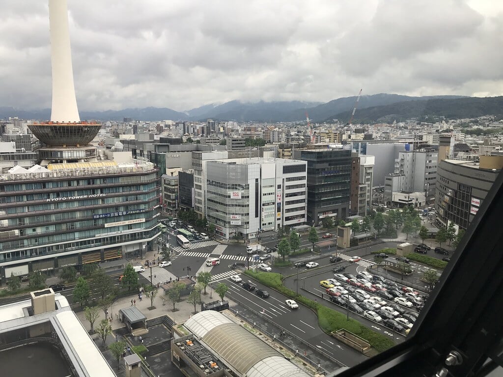 京都駅ビルの写真 ©Kanesue(CC BY 2.0)