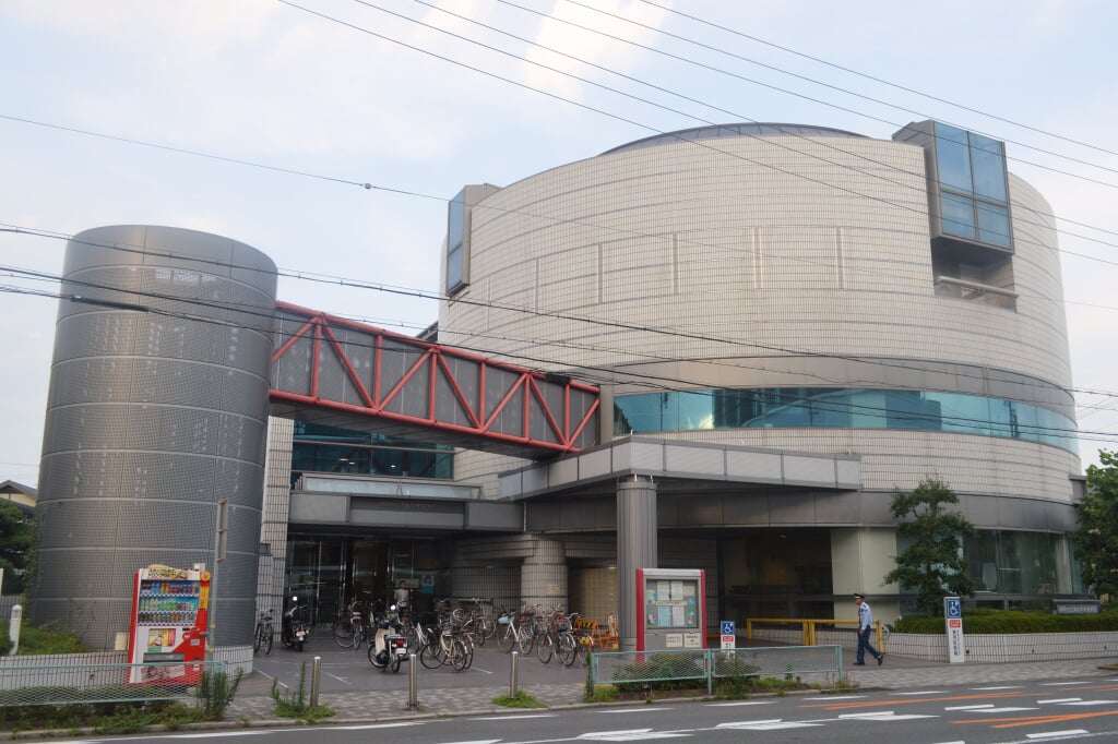 静岡市立中央図書館の写真 ©Asturio(CC BY-SA 4.0)