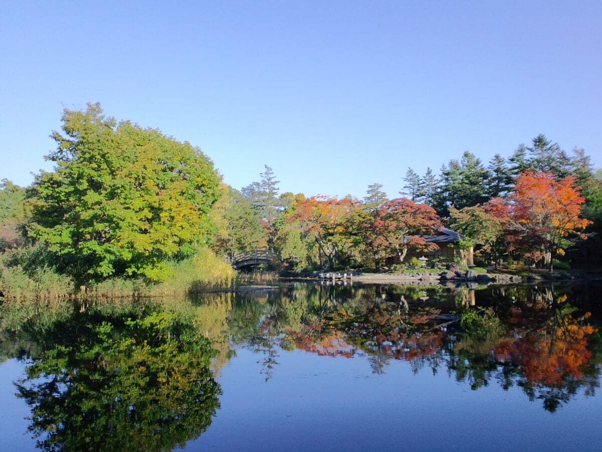 玉泉館跡地公園の写真 ©SelEle-MS(CC BY-SA 3.0)