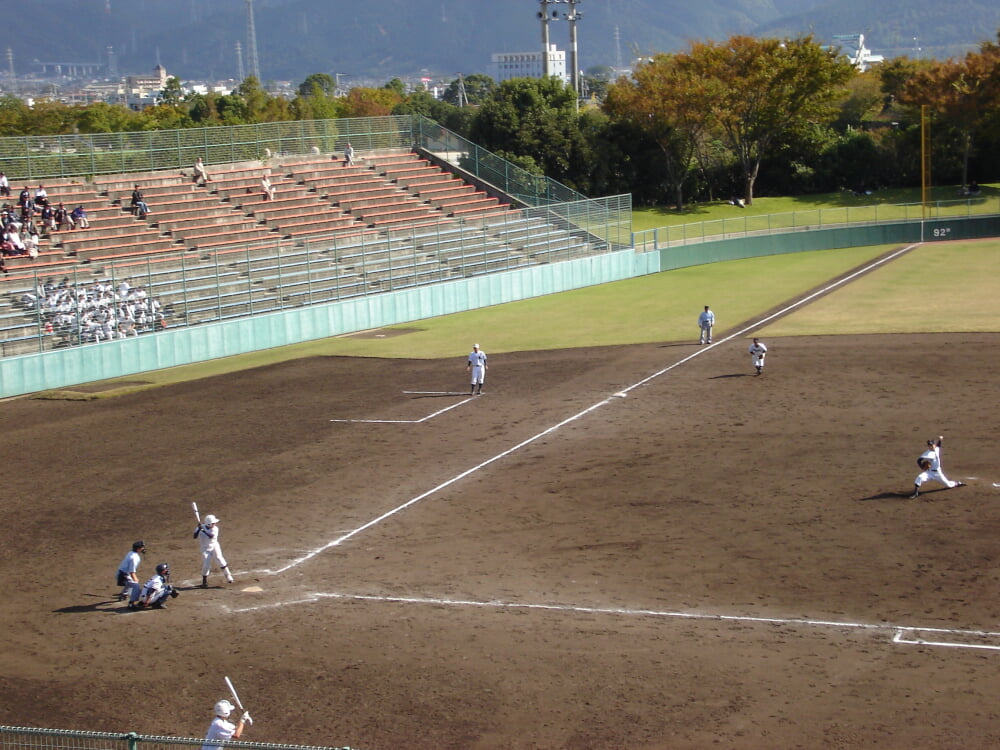 ひうち球場の写真 ©Kamon(CC-BY-SA-3.0)