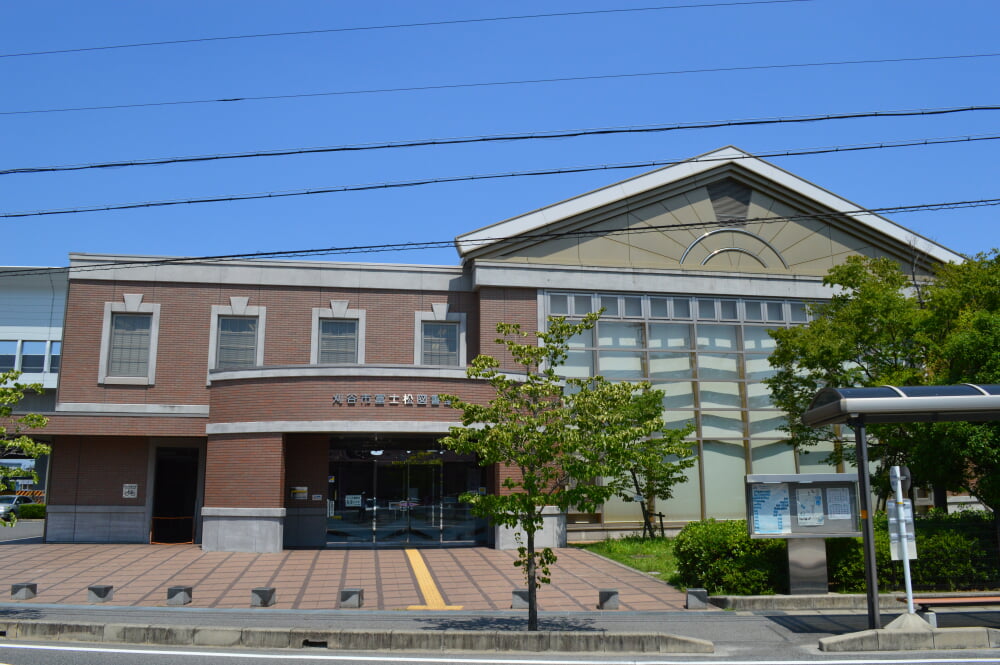 刈谷市富士松図書館の写真 ©At(CC BY-SA 3.0)