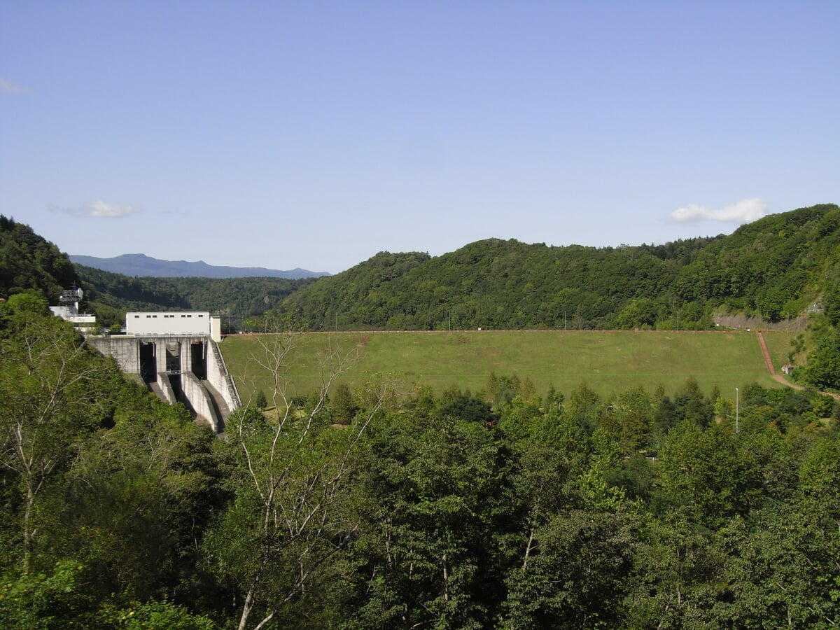 漁川ダムの写真 ©河川一等兵(Public domain)