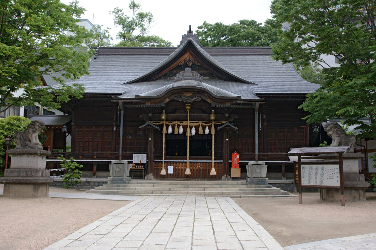 四柱神社の写真 ©663highland(CC-BY-SA-3.0)