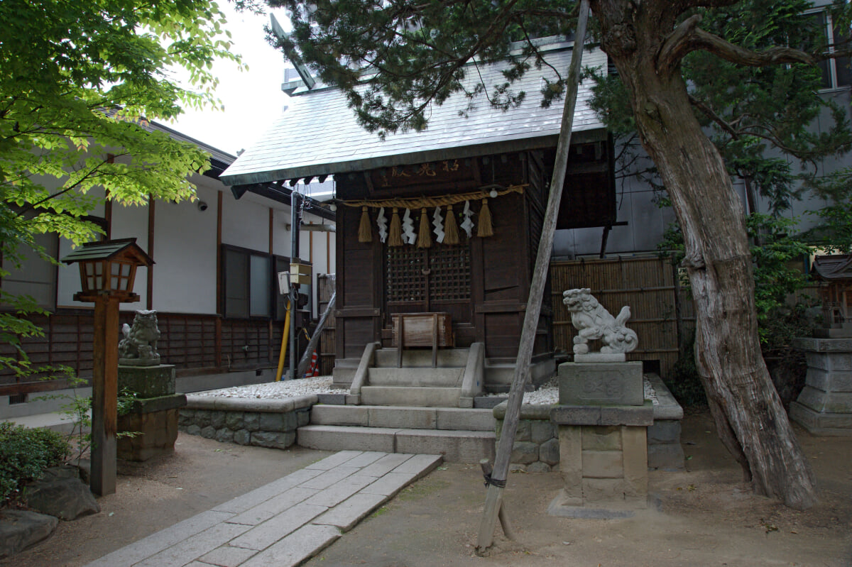 四柱神社の写真 ©663highland(CC-BY-SA-3.0)