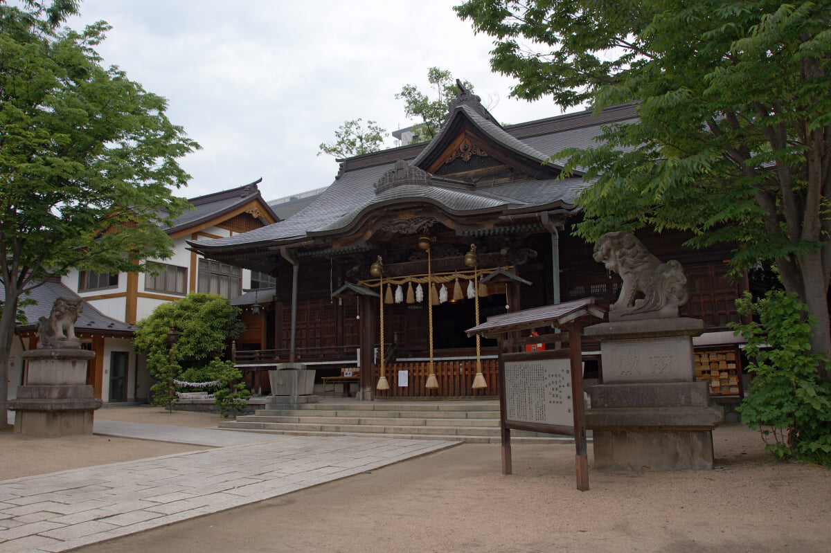 四柱神社の写真 ©663highland(CC-BY-SA-3.0)