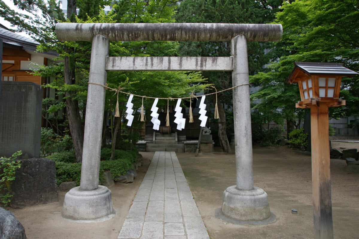 四柱神社の写真 ©663highland(CC-BY-SA-3.0)