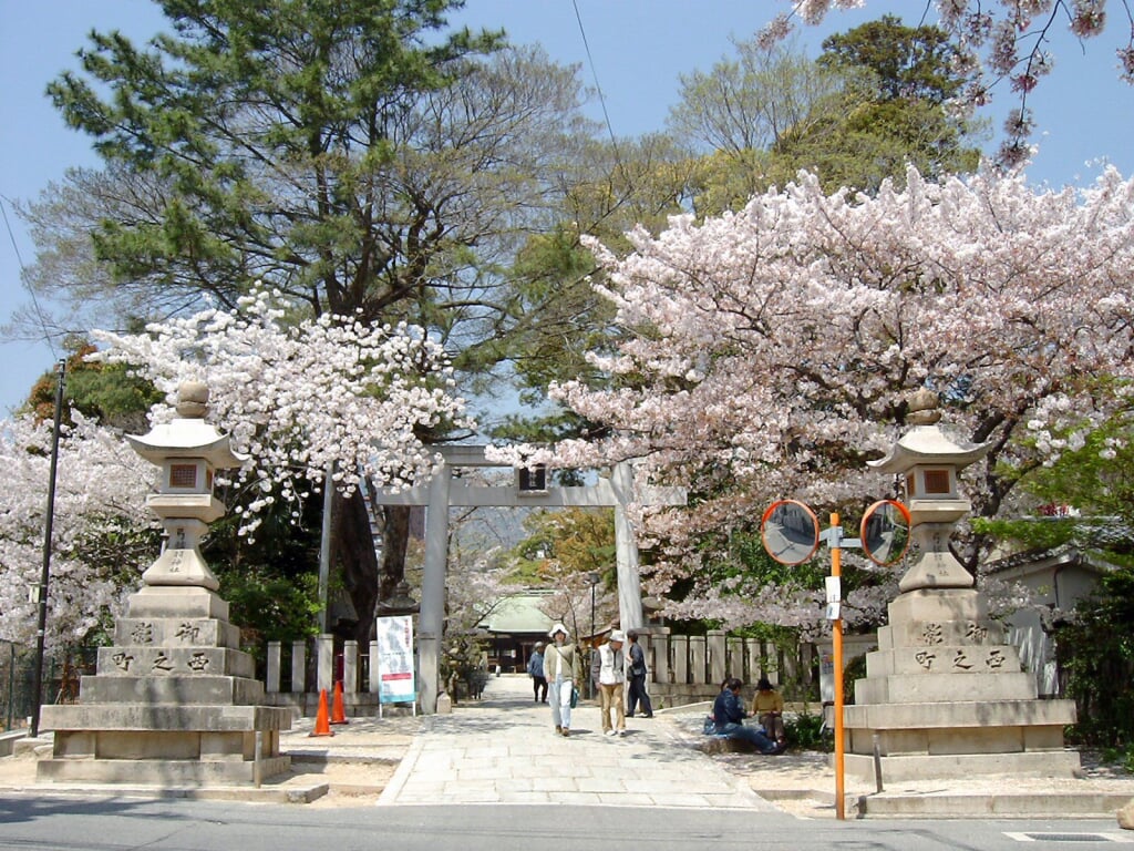 弓弦羽神社の写真 ©Opponent(CC BY-SA 2.0)