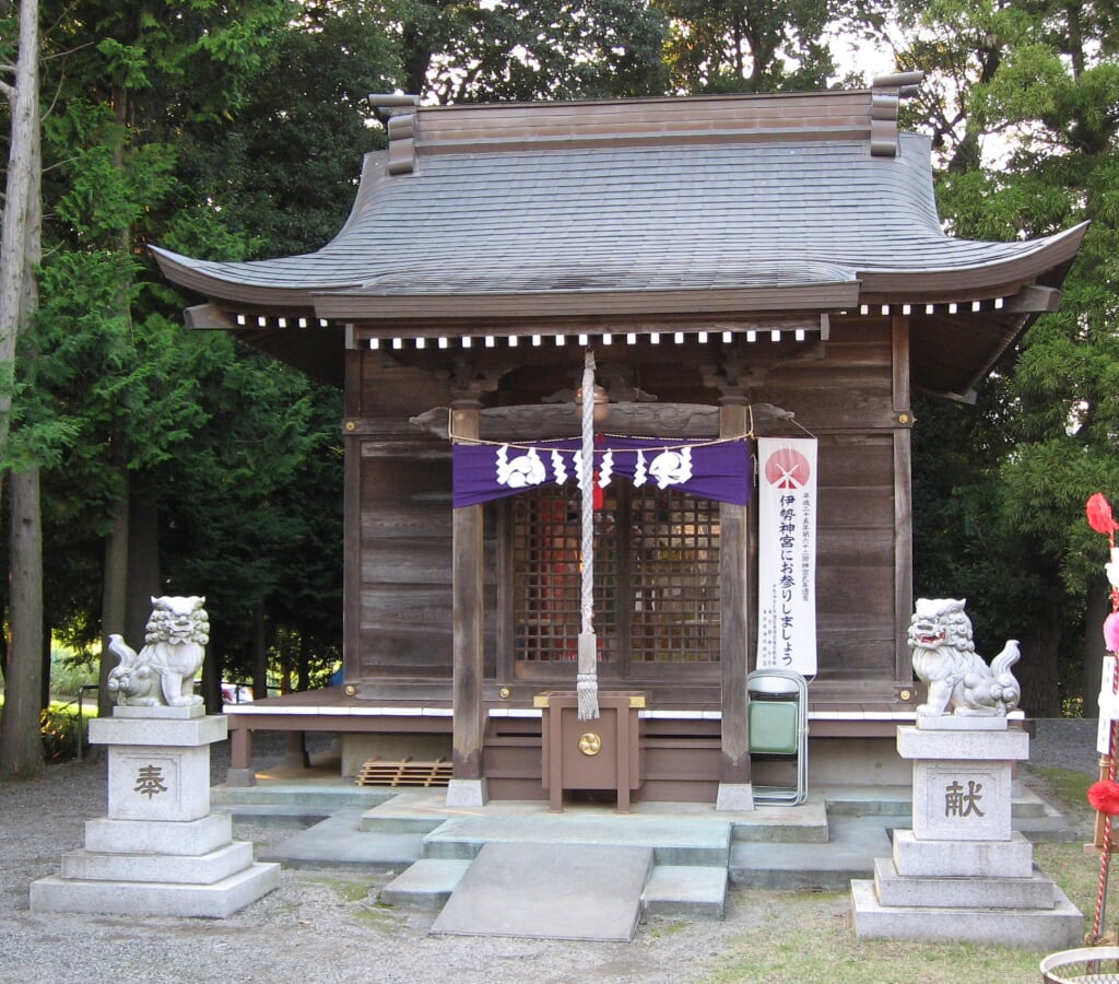 竪神社の写真 ©Nikm(Public domain)