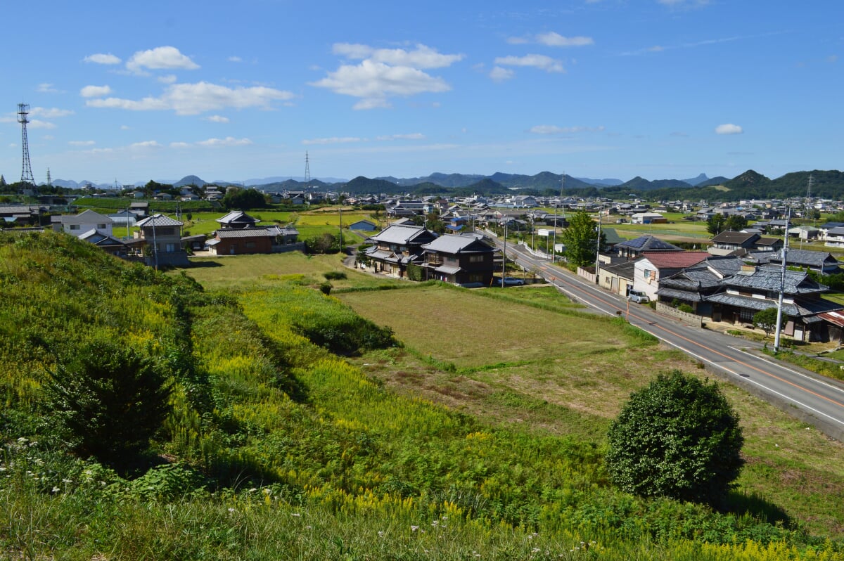 富田茶臼山古墳の写真 ©Saigen(CC0)