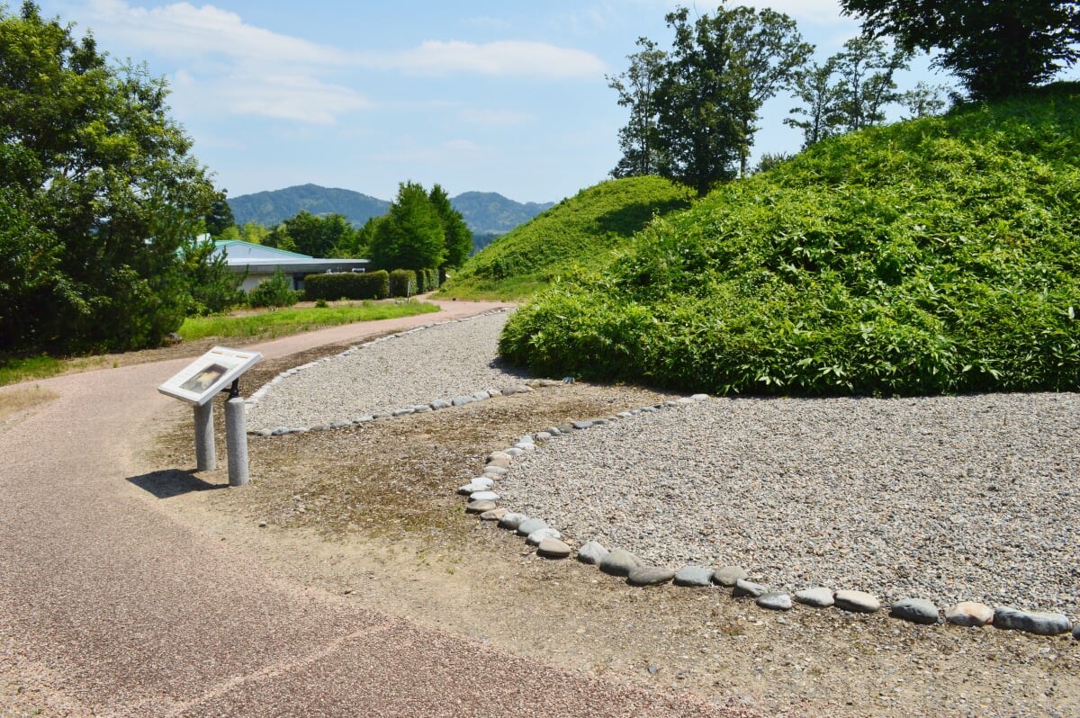 柳田布尾山古墳の写真 ©Saigen(CC0)