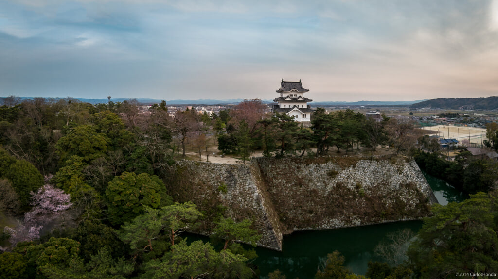 俳聖殿の写真 ©carloshonda(CC BY 3.0)