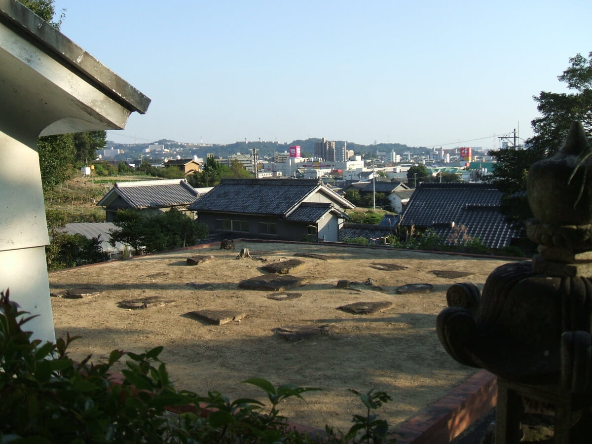 宮の前廃寺跡の写真 ©carpkazu(CC BY-SA 3.0)