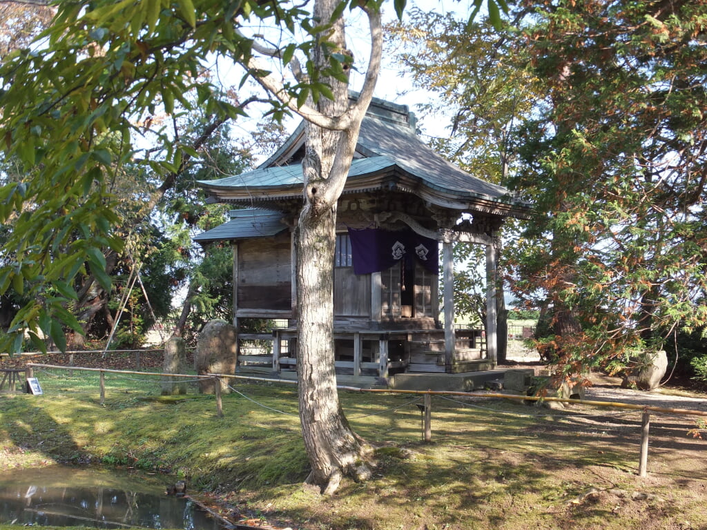 池田氏庭園の写真 ©掬茶(CC BY-SA 3.0)