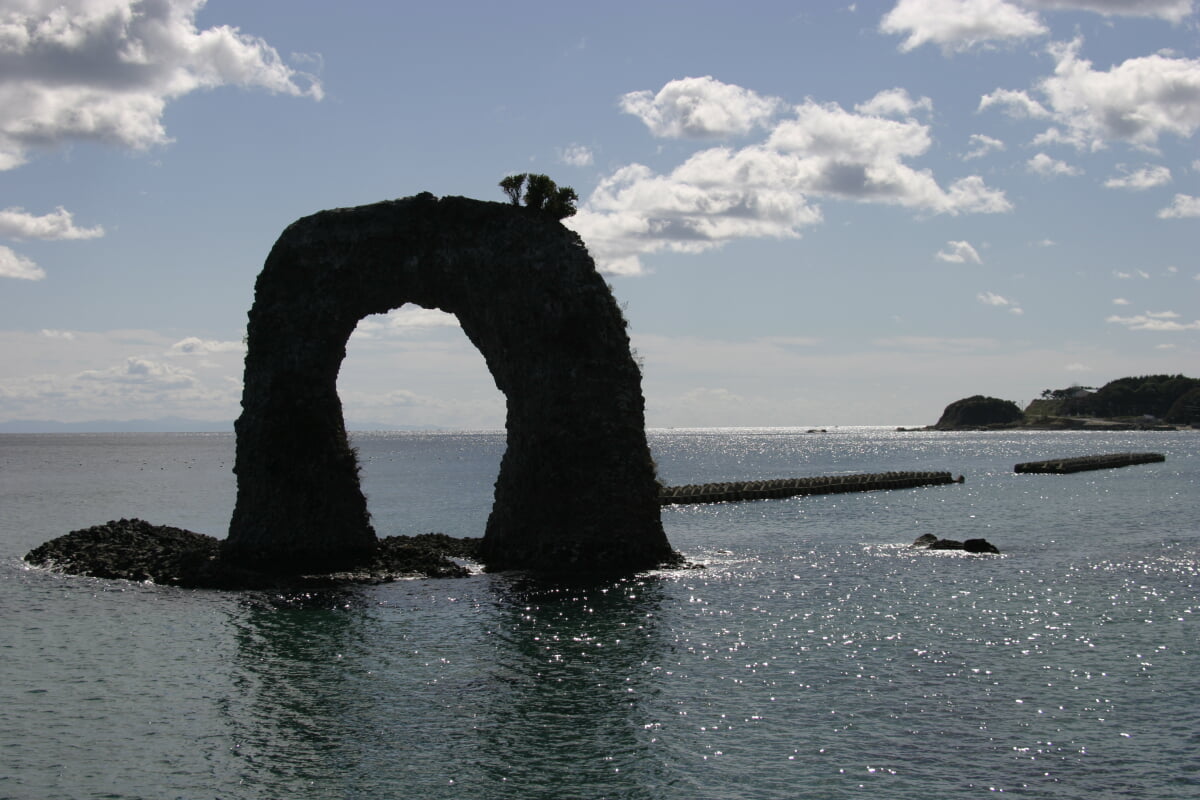 鍋釣岩の写真 ©tuyainu(CC BY 3.0)