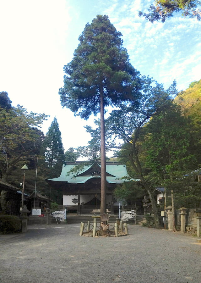 内々神社の写真 ©KKPCW(CC BY-SA 4.0)