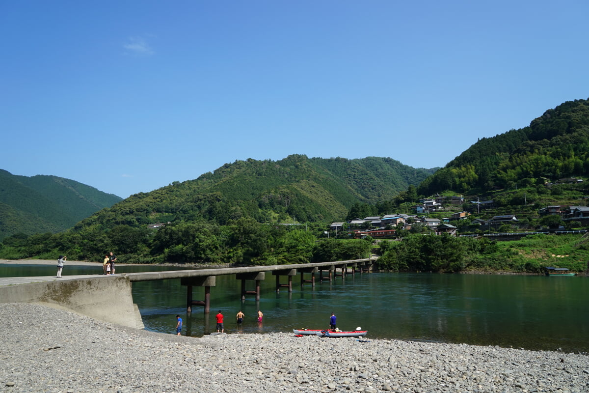 岩間沈下橋の写真 ©Kohei Fujii(CC BY-SA 2.0)