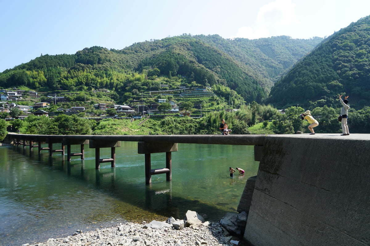 岩間沈下橋の写真 ©Kohei Fujii(CC BY-SA 2.0)