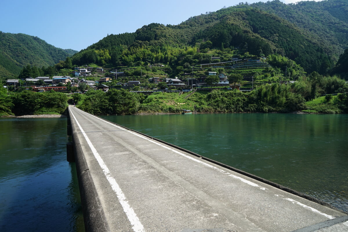 岩間沈下橋の写真 ©Kohei Fujii(CC BY-SA 2.0)