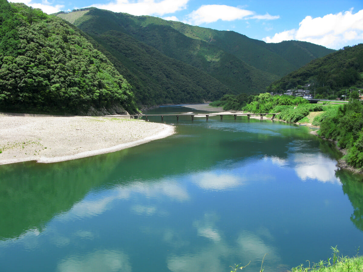 岩間沈下橋の写真 ©京浜にけ(CC BY-SA 3.0)