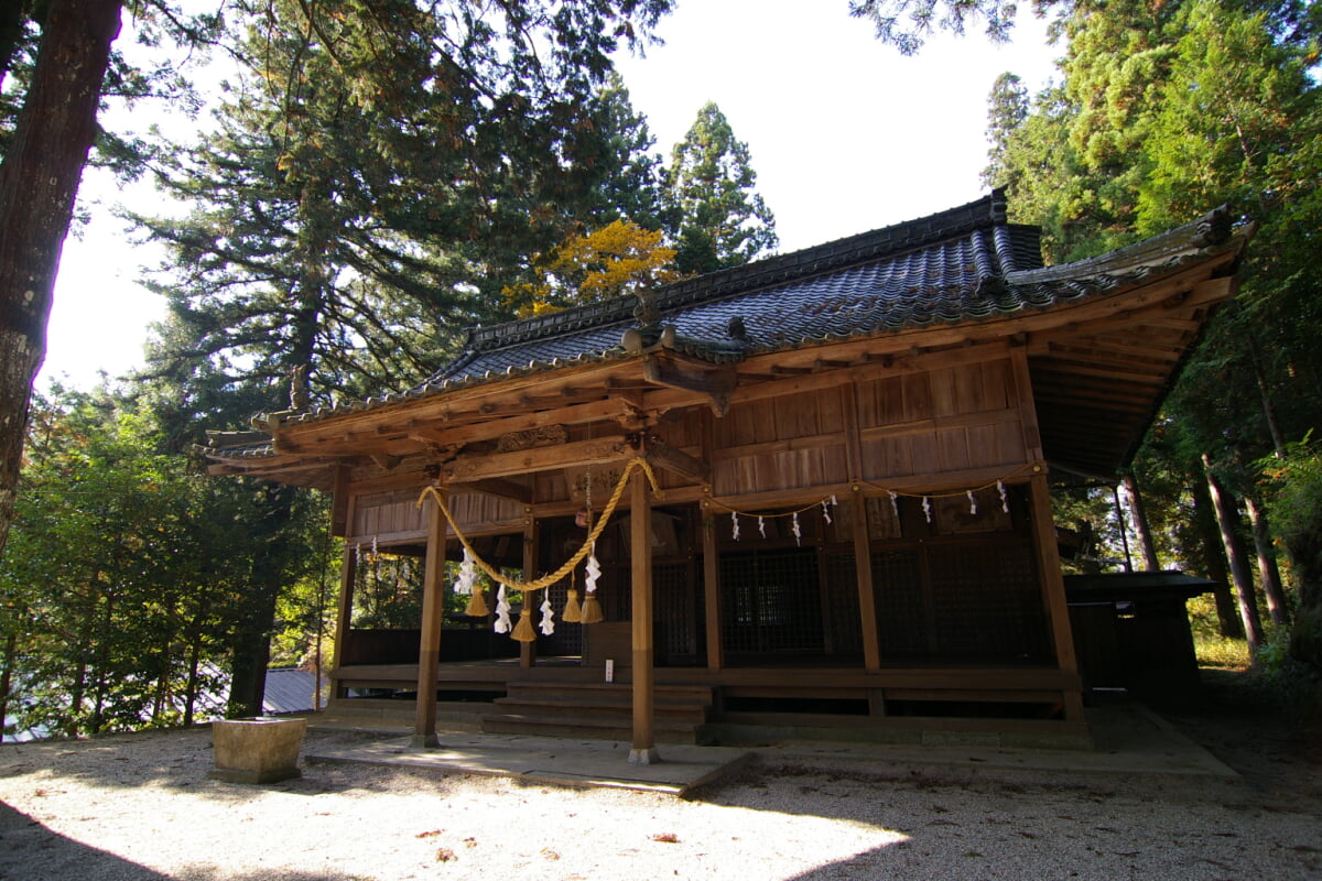 武並神社の写真 ©takami torao(Public domain)