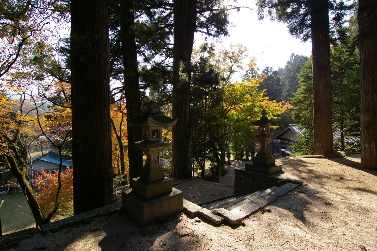 武並神社の写真 ©takami torao(Public domain)