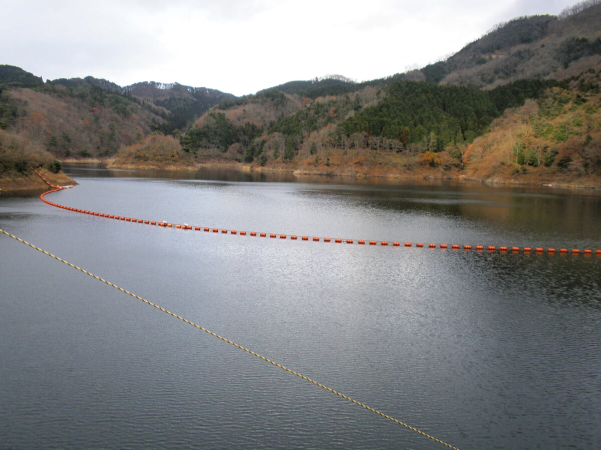 湯原湖の写真 ©Phronimoi(CC BY-SA 3.0)