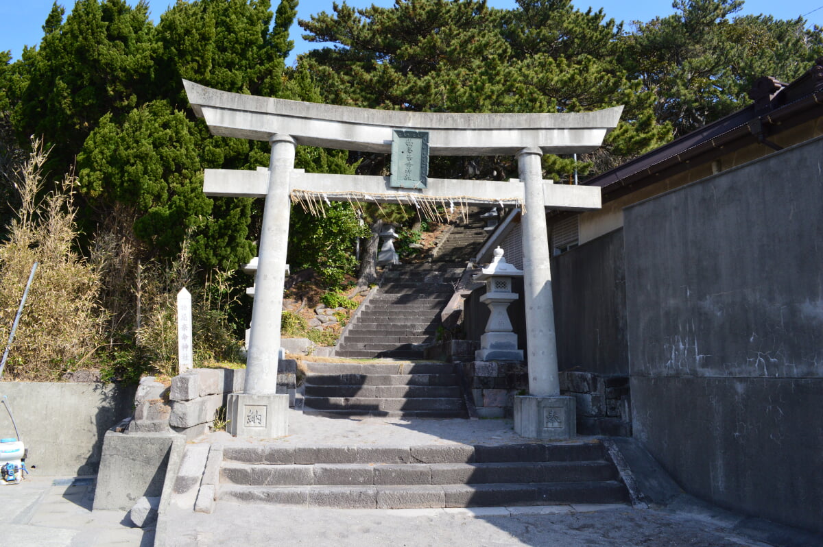 物忌奈命神社の写真 ©Saigen(CC0)