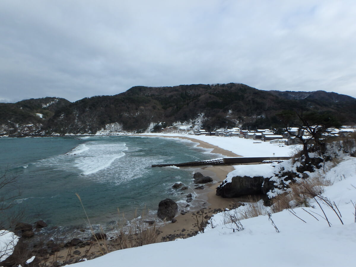 安木浜海水浴場の写真 ©Hidaka-Nyo(CC BY-SA 4.0)