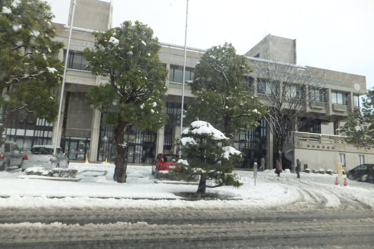 島根県民会館の写真 ©Mti(CC BY-SA 3.0)