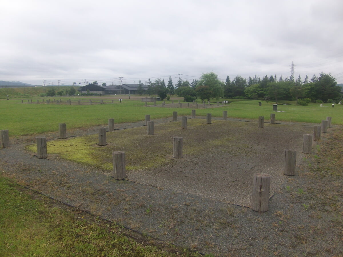 柳之御所遺跡の写真 ©Indiana(CC BY-SA 4.0)