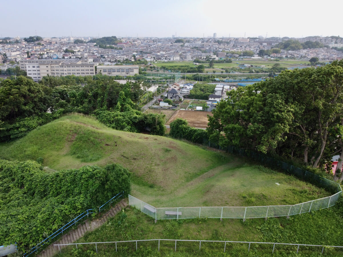 稲荷前古墳群の写真 ©Hovering(CC0)