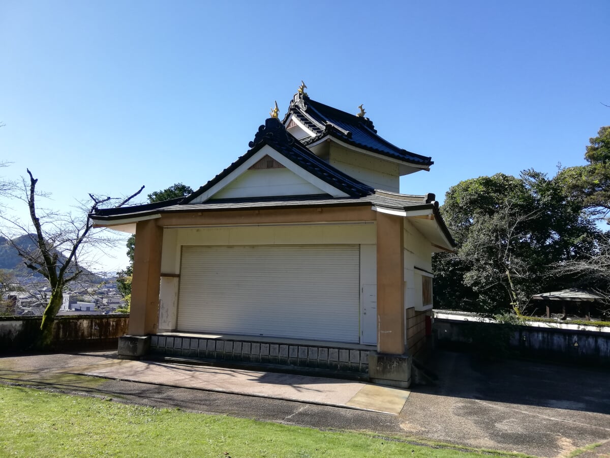 小倉山城跡の写真 ©先従隗始(CC0)