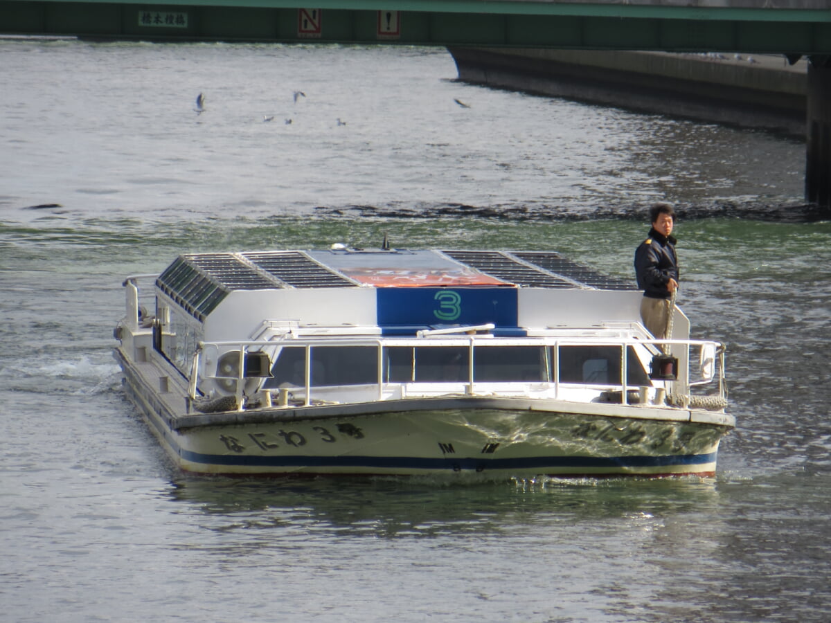 水上バス・アクアライナーの写真 ©Ogiyoshisan(Public domain)