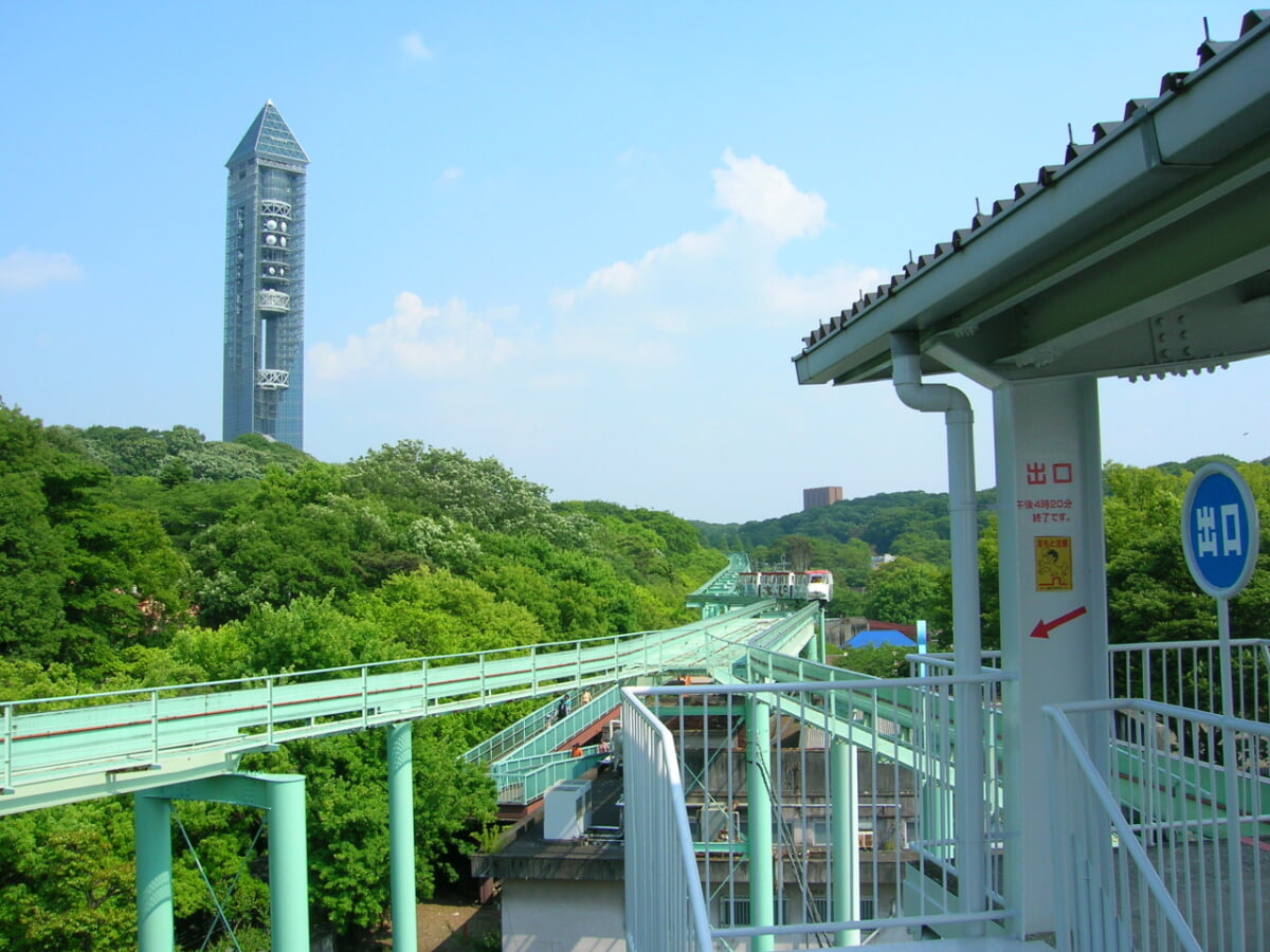 東山スカイタワーの写真 ©KAMUI(CC BY-SA 2.5)