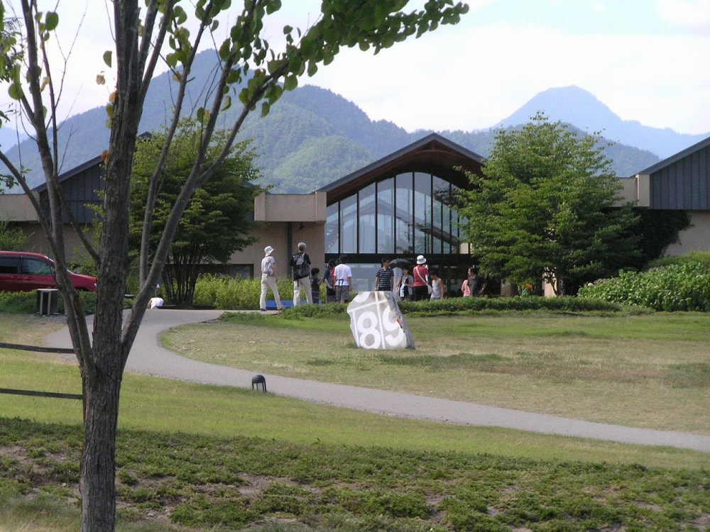 安曇野ちひろ美術館の写真 ©Snake Head 1995(CC BY-SA 3.0)