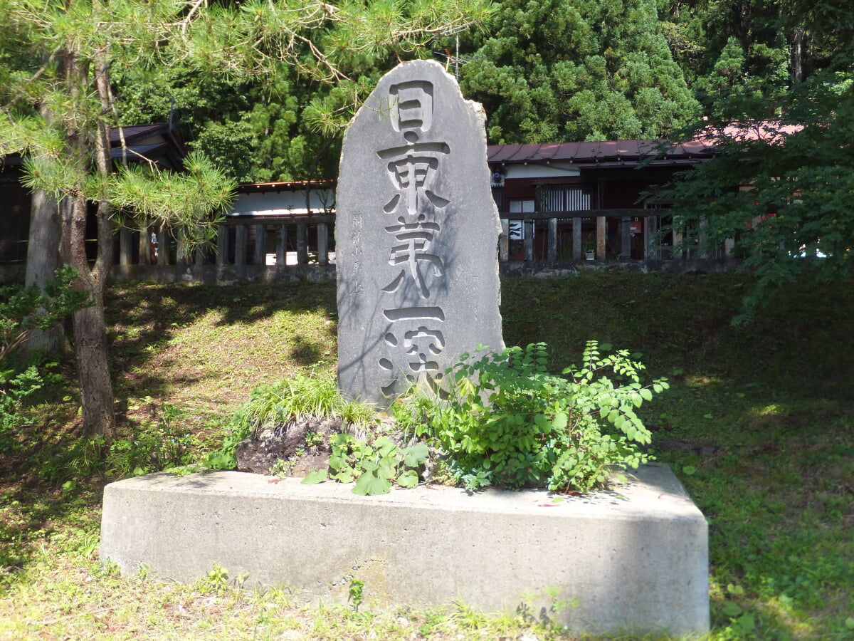 御座石神社の写真 ©掬茶(CC BY-SA 3.0)