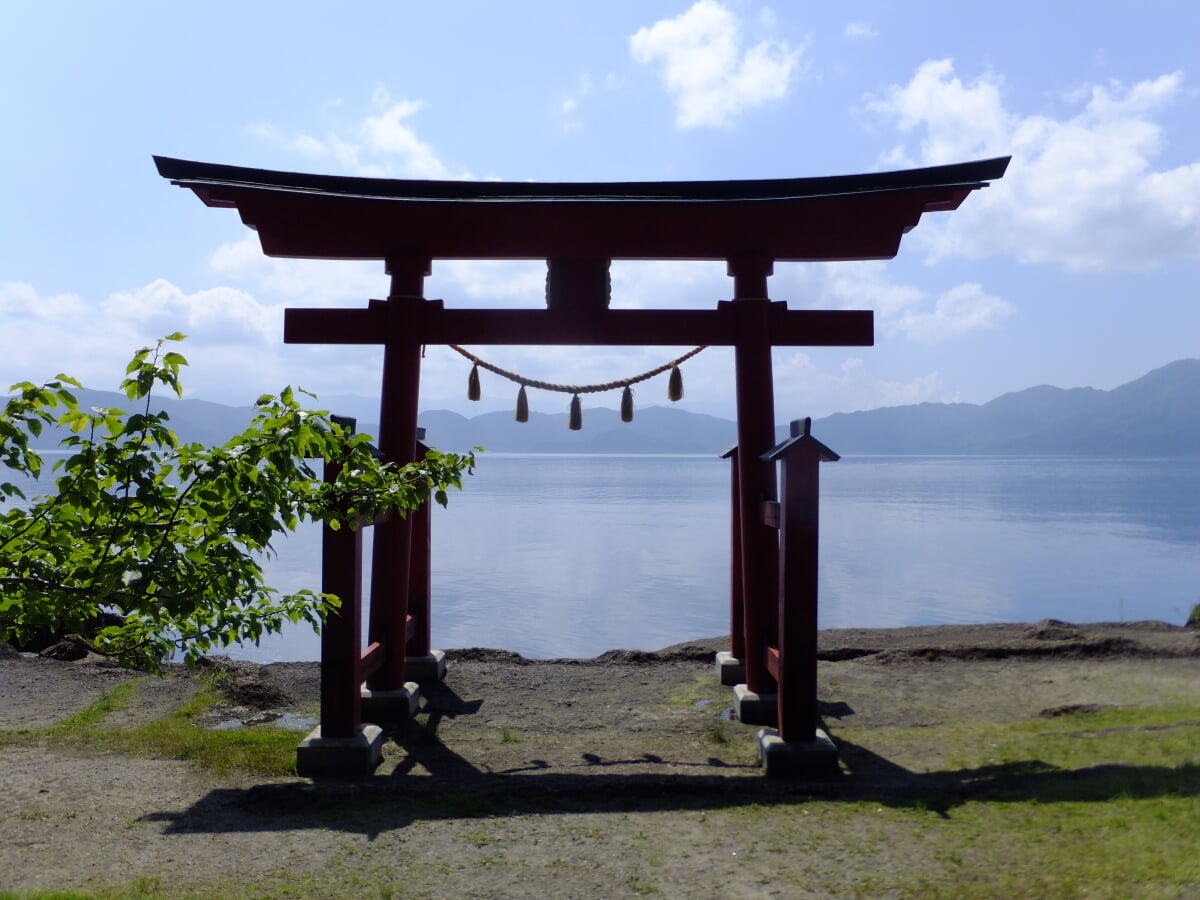 御座石神社の写真 ©掬茶(CC BY-SA 3.0)