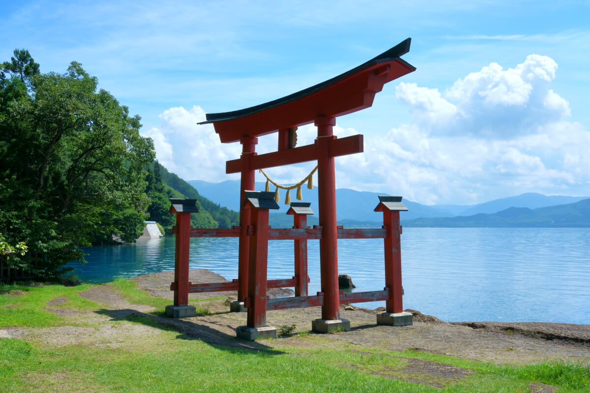 御座石神社の写真 ©掬茶(CC BY-SA 4.0)