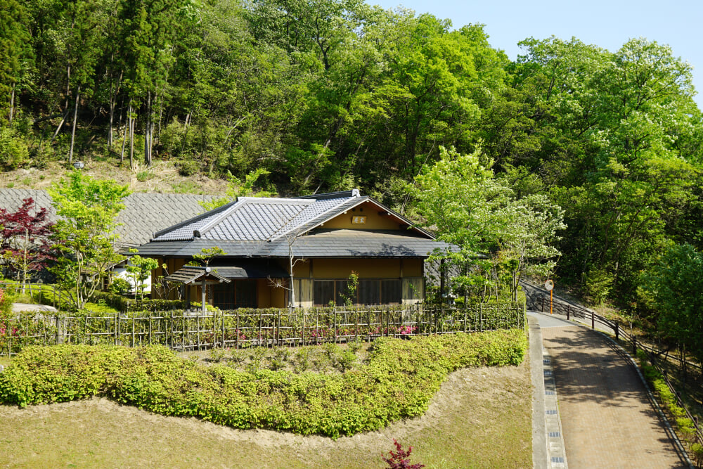 兵庫陶芸美術館の写真 ©663highland(CC-BY-SA-3.0)