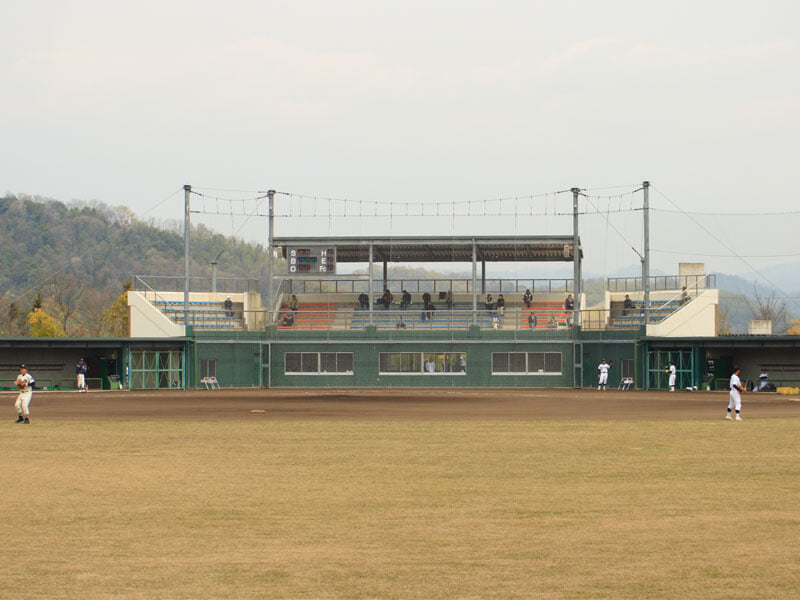 かさおか古代の丘スポーツ公園の写真 ©Blue worker 2001(CC BY-SA 3.0)