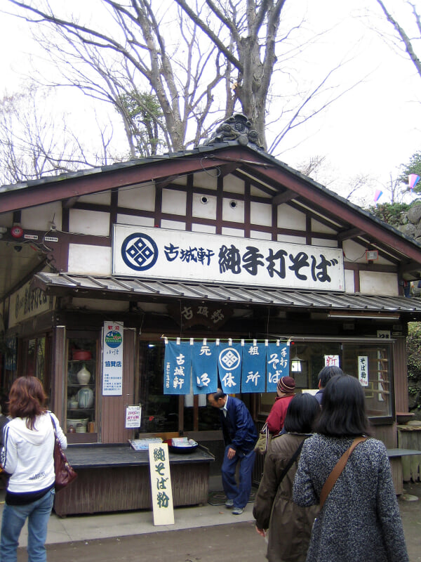 小諸城址（懐古園）の写真 ©nyaa_birdies_perch from Soba restaurant Kojoken in Komoro, Nagano(CC BY 2.0)