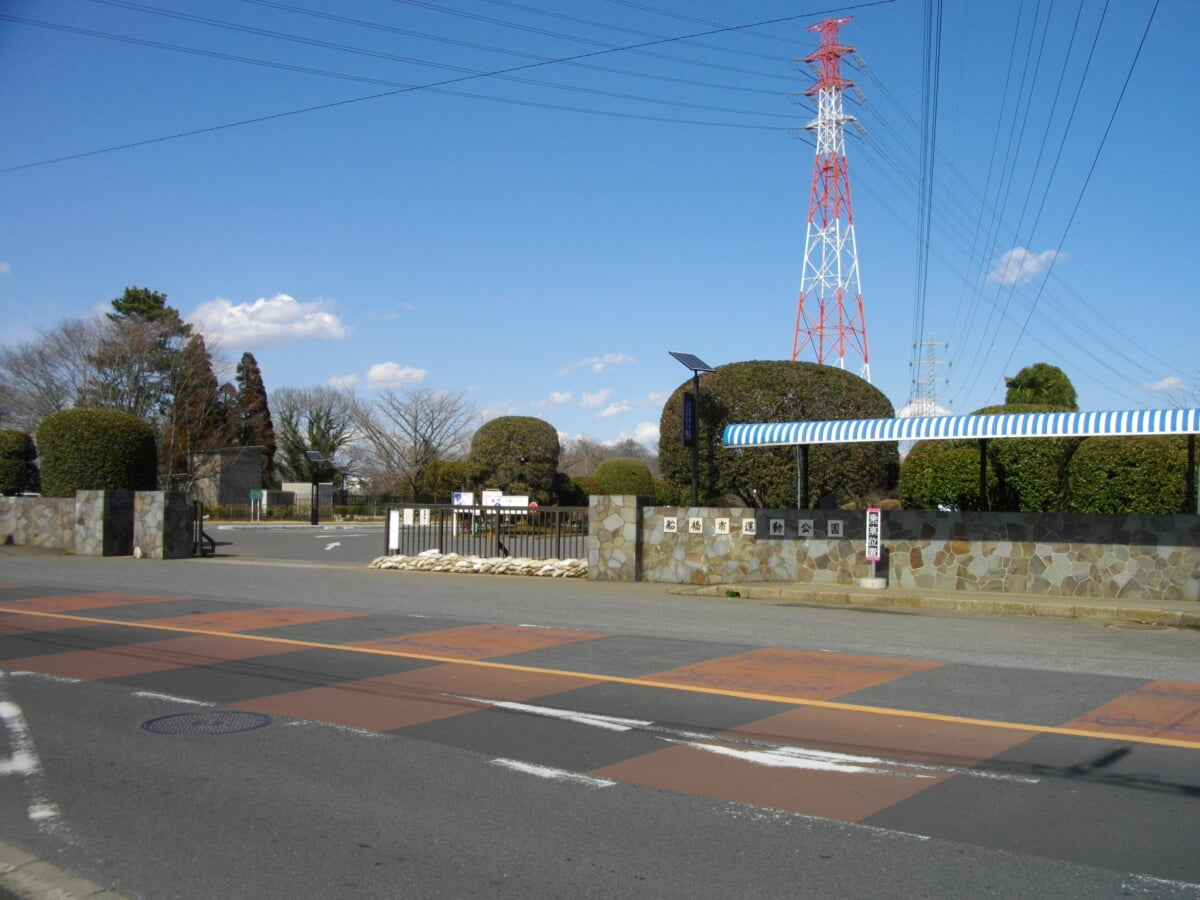 船橋市運動公園・プールの写真 ©あばさー(Public domain)