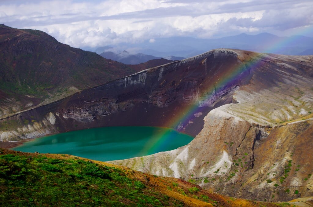 御釜の写真 ©INABA Tomoaki(CC BY-SA 2.0)