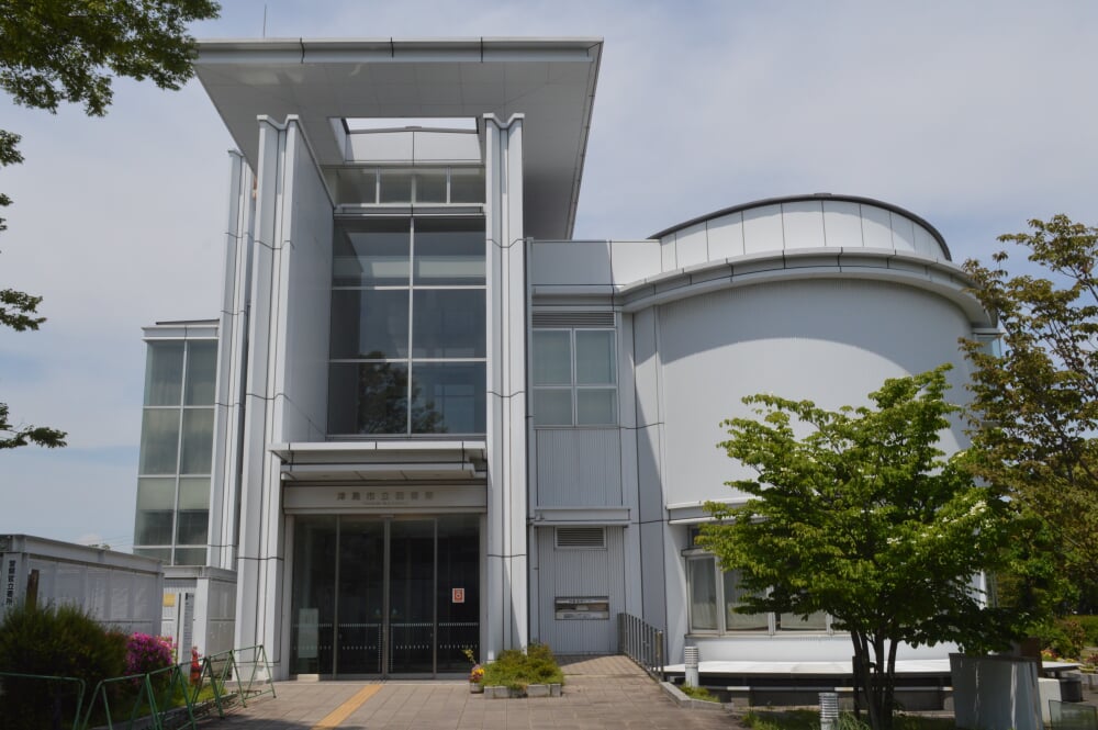 津島市立図書館の写真 ©Asturio(CC BY-SA 4.0)