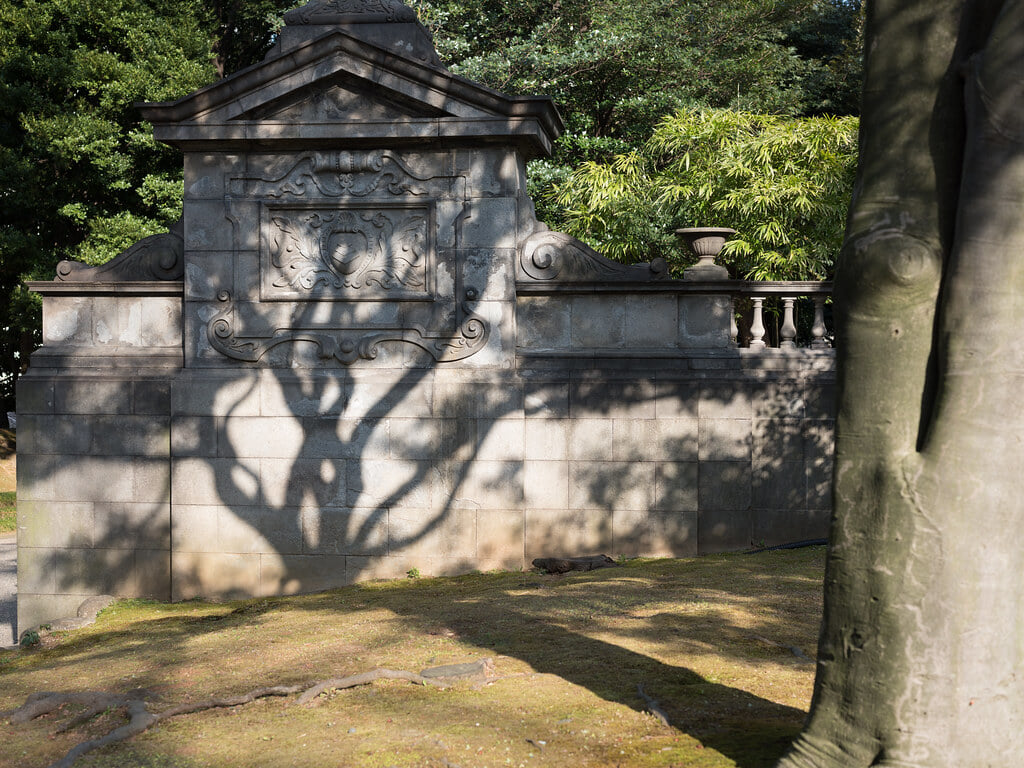 旧岩崎邸庭園の写真 ©Zengame(CC BY 2.0)