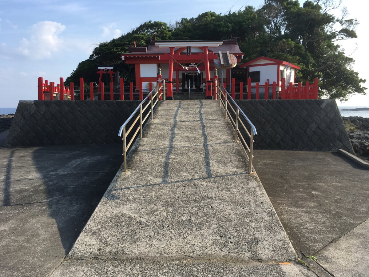 釜蓋神社の写真 ©矢野弘幸(CC BY-SA 4.0)