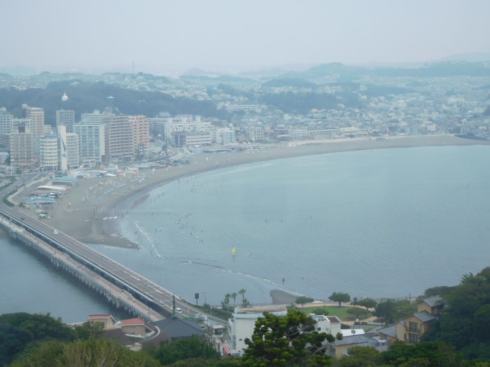 片瀬海岸東浜海水浴場の写真 ©Miyuki(CC BY-SA 4.0)