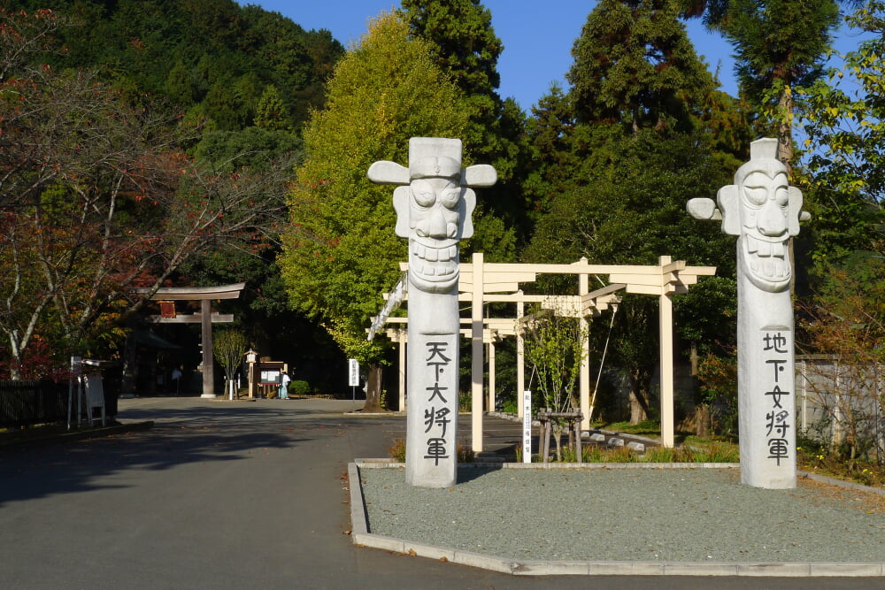 高麗神社の写真 ©oimo(CC BY-SA 3.0)