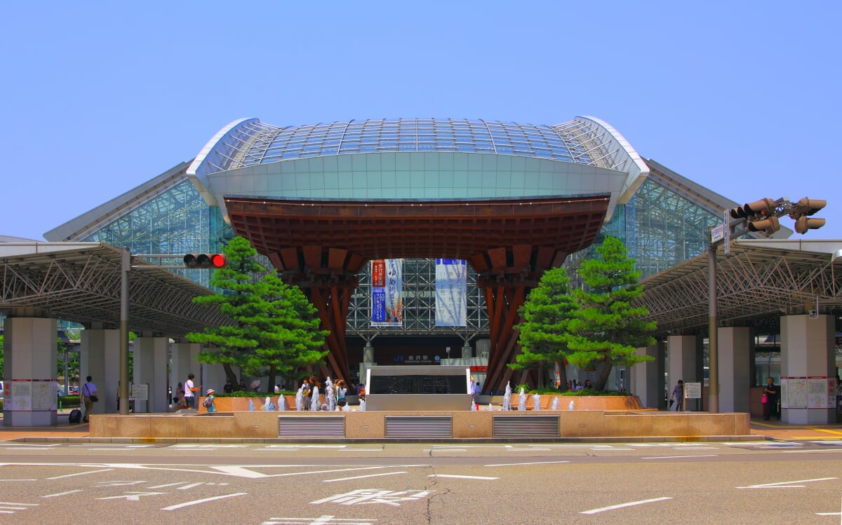 金沢駅 鼓門・もてなしドームの写真 ©Kakidai(CC BY-SA 4.0)