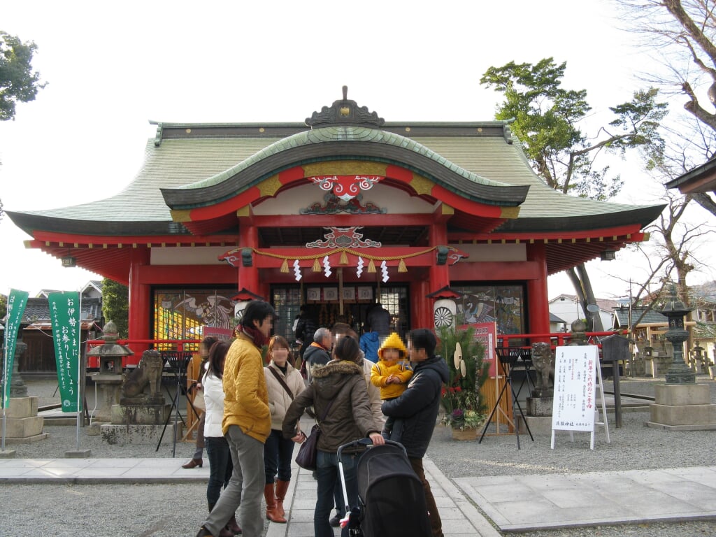 呉服神社の写真 ©KENPEI(CC-BY-SA-3.0)